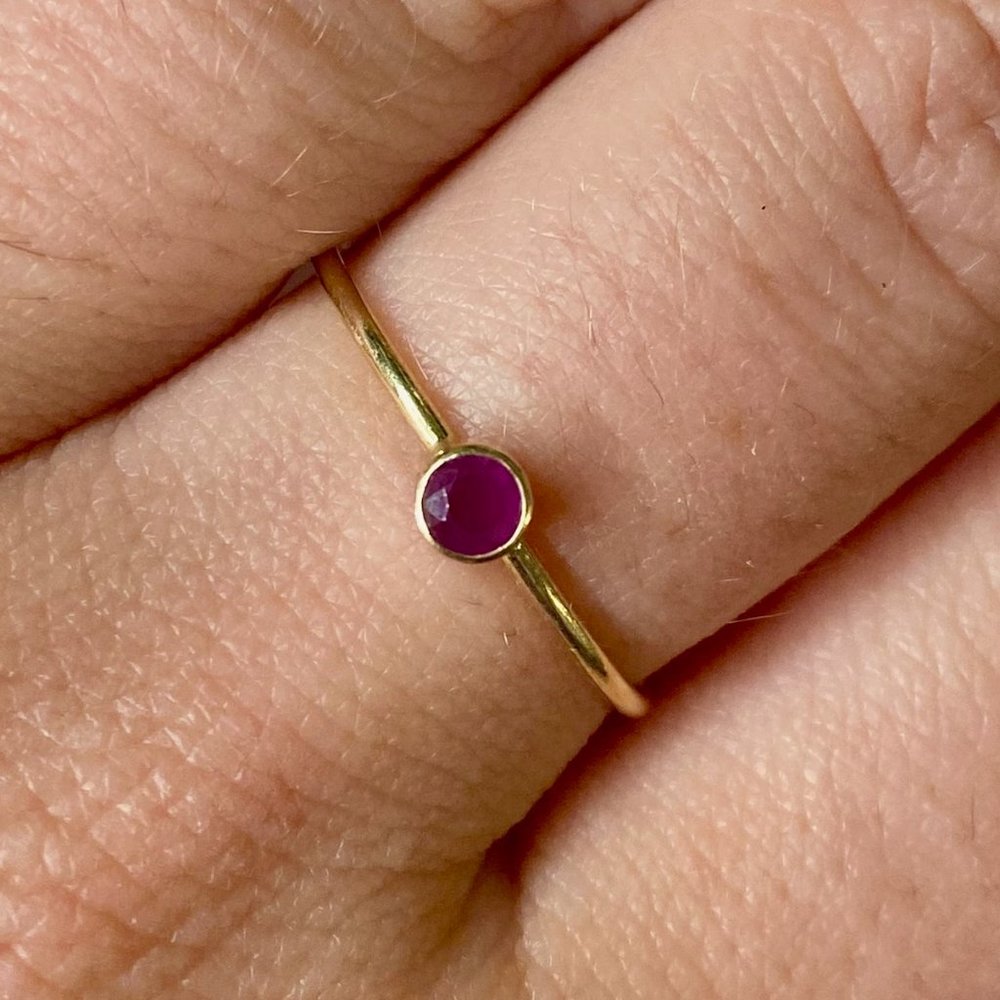 Genuine Ruby Gemstone Jewel Ring Gold Band Size 7